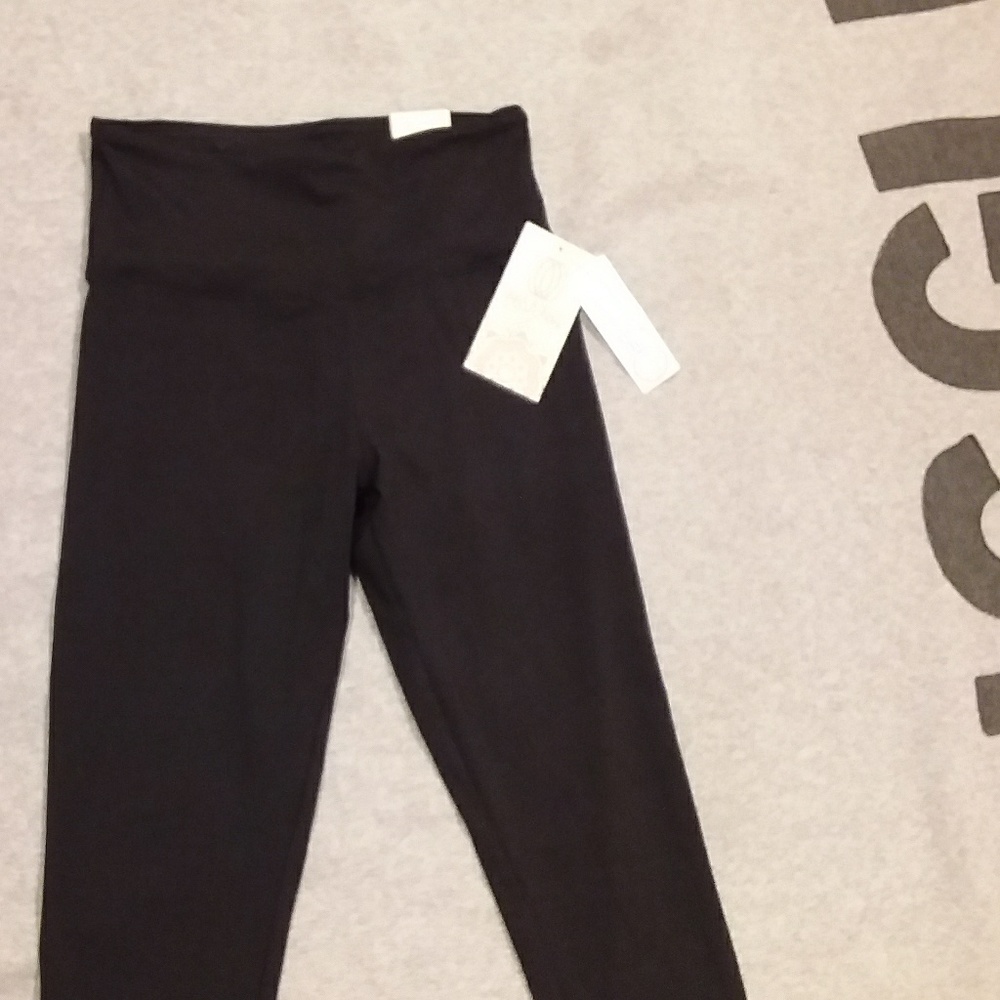Capri yoga leggings small